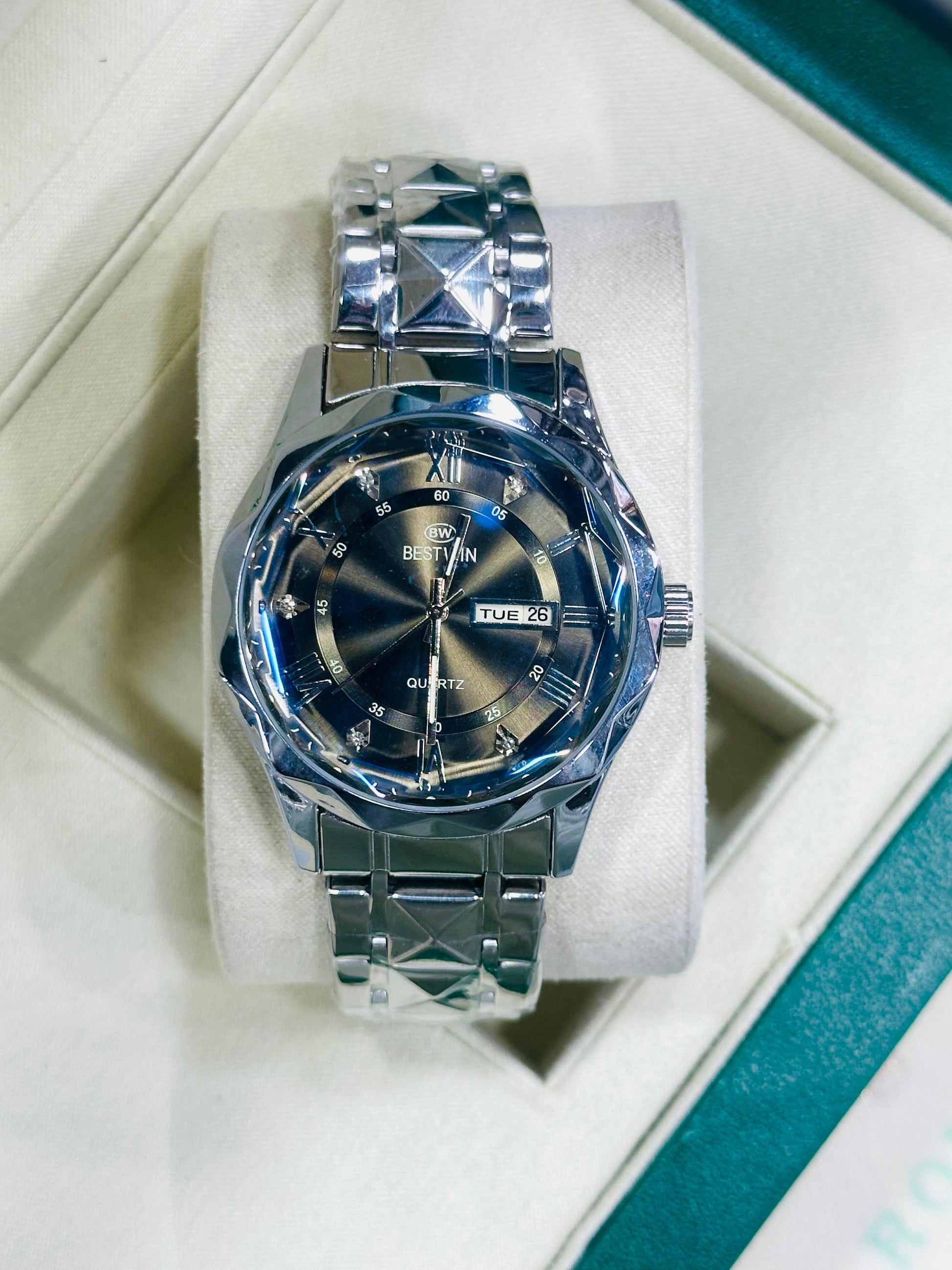 Bestwin – Diamond Glass Luxury Watch with Day-Date Working